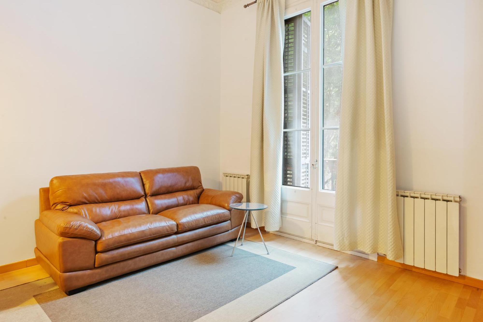 Quiet, Vibrant 2 Bedroom In Pedestrian Eixample Apartamento