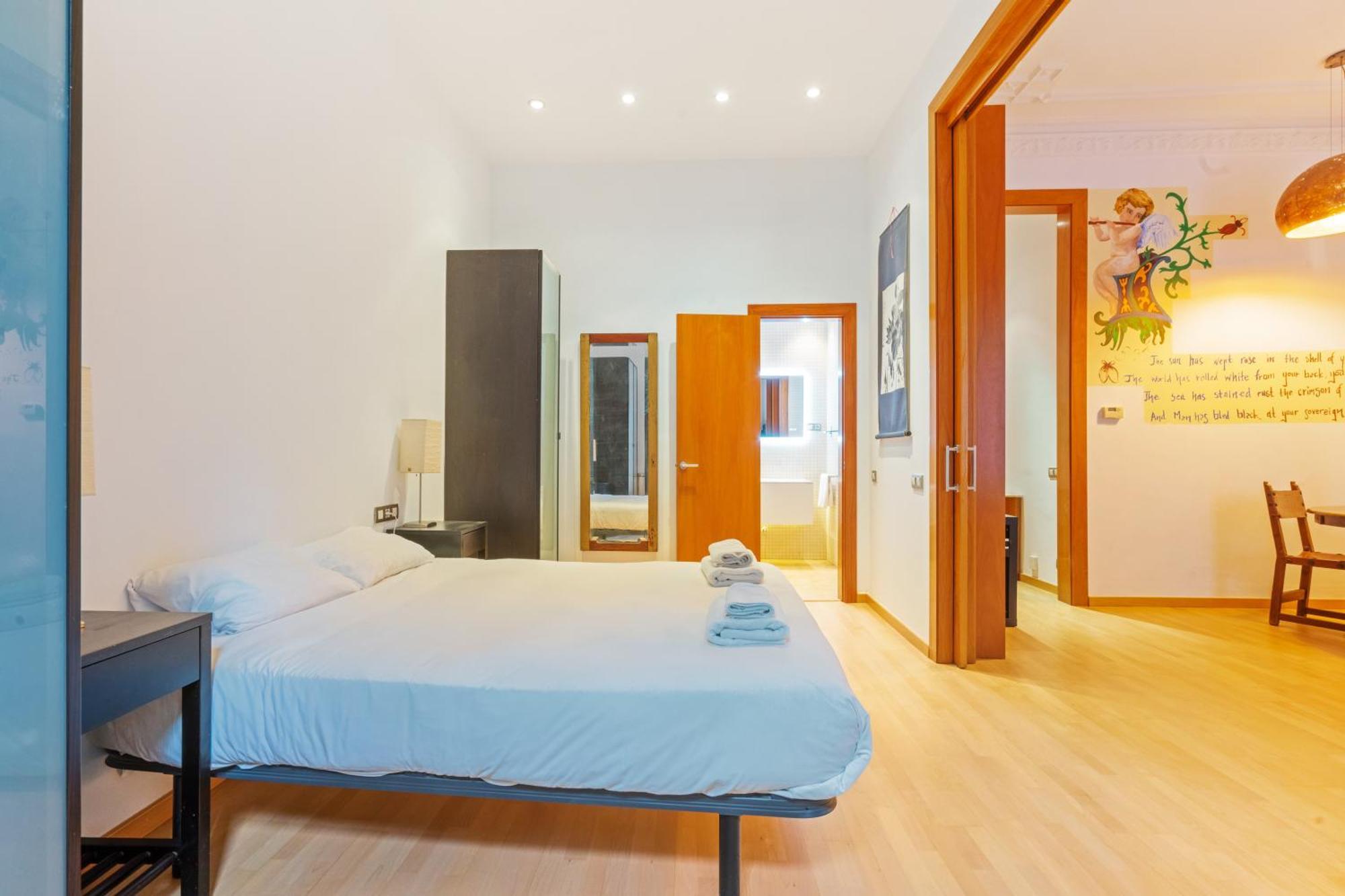 Quiet, Vibrant 2 Bedroom In Pedestrian Eixample Apartamento